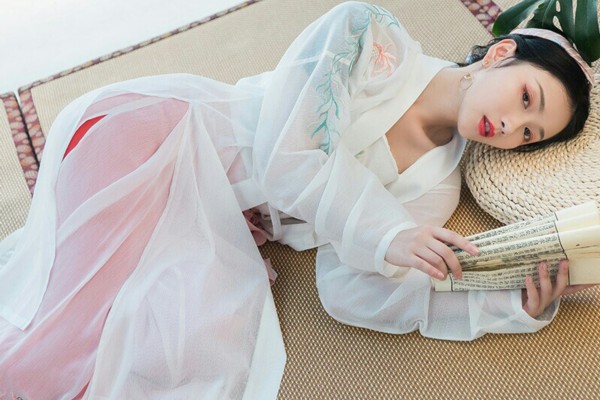 “武汉中御广场桑拿，养生放松两不误！”